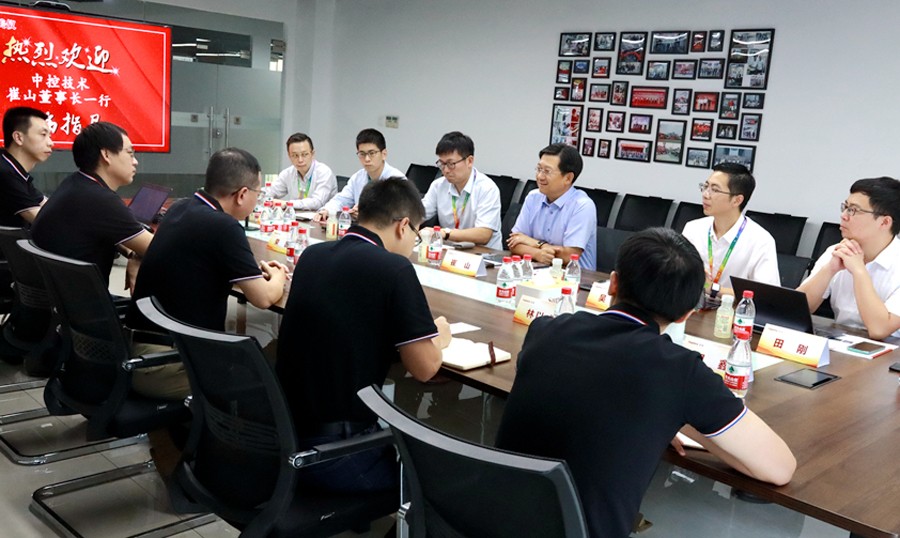 中控董事長崔山蒞臨我司參觀指導